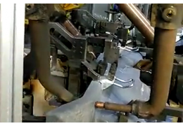 深圳鴻栢科技次高頻機(jī)器人點(diǎn)焊鉗，助力大眾全新SUV